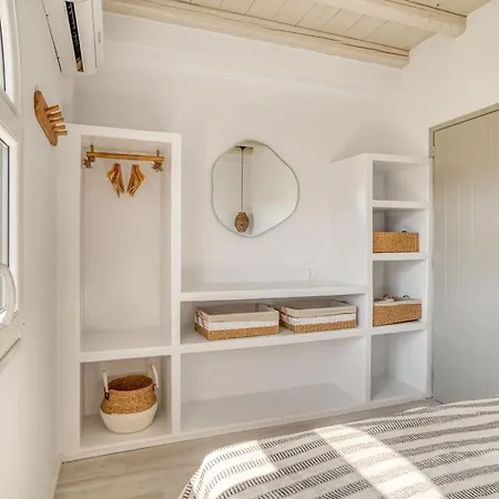 Cavos Paros Stunning Two Bedroom With Spacious Veranda In Aliki, Paros