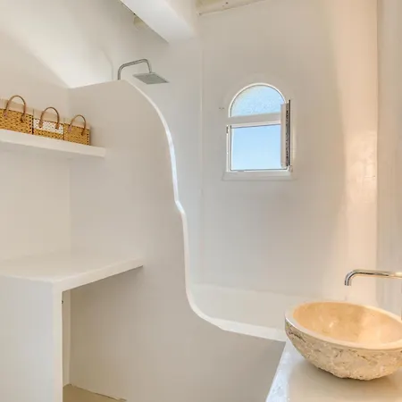 Cavos Paros Stunning Two Bedroom With Spacious Veranda In Aliki, Paros